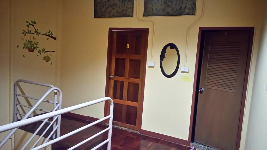 Pm Guesthouse Чиангмай Екстериор снимка