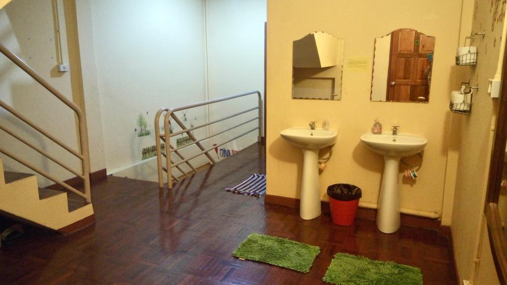 Pm Guesthouse Чиангмай Екстериор снимка