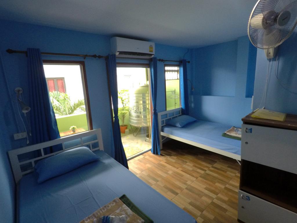 Pm Guesthouse Чиангмай Екстериор снимка